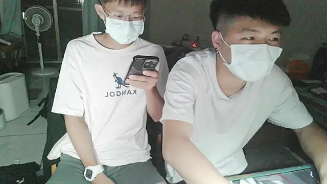 zhu000000 online show from 04/10/26, 02:33