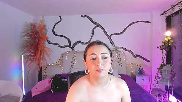 SarahCastro1  online show from 10/13/25, 04:12