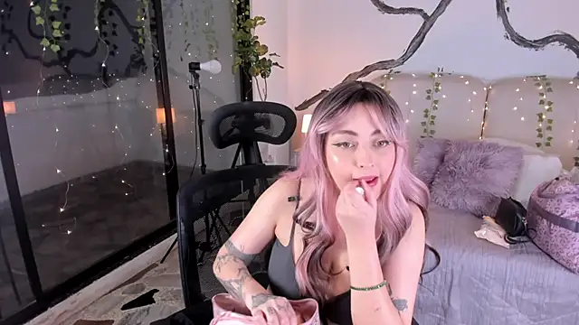 SarahCastro1  online show from 11/15/25, 04:32