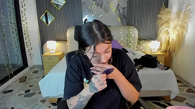 SarahCastro1  online show from 02/17/26, 04:20