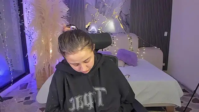 SarahCastro1  online show from 03/07/26, 04:20