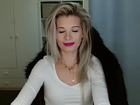 KristineGlow online show from 11/06/25, 07:20