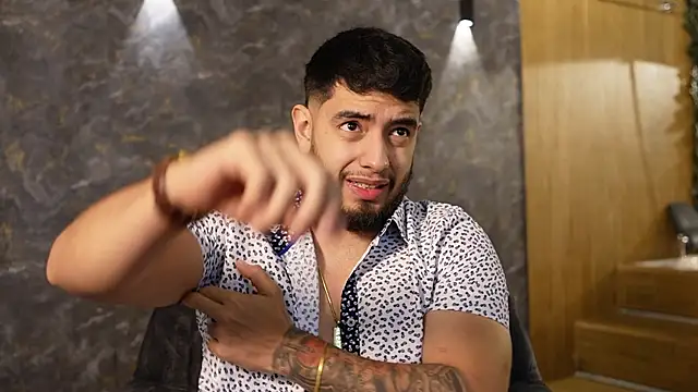 Snapshot of Nick_Vans chatting on 09/30/25, 01:05 Nick Vans online show from 09/30/25, 01:05