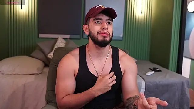 Snapshot of Nick_Vans chatting on 10/08/25, 01:20 Nick Vans online show from 10/08/25, 01:20