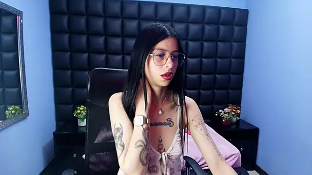 Dulce Miaa  online show from 11/29/25, 04:32