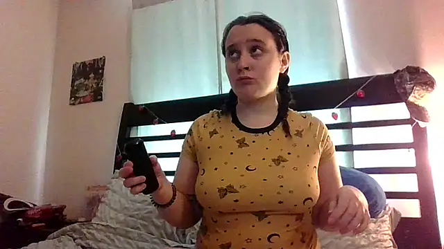 Snapshot of Shadow_Slut chatting on 09/27/25, 04:45 Shadow Slut online show from 09/27/25, 04:45