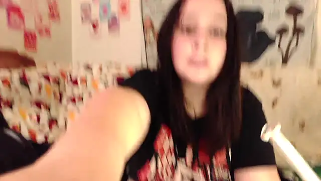 Snapshot of Shadow_Slut chatting on 10/21/25, 03:18 Shadow Slut online show from 10/21/25, 03:18