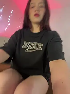 BrunnetAri  online show from 04/21/26, 01:50