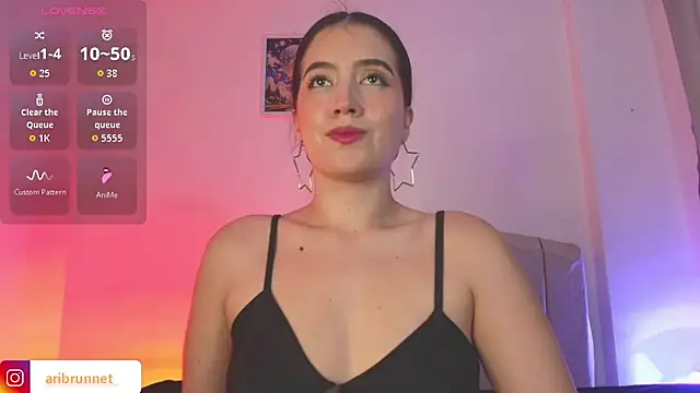 BrunnetAri  online show from 06/24/26, 07:35