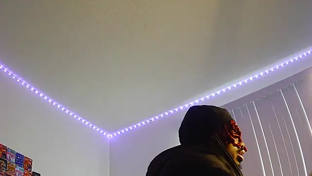 Snapshot of risktakinndolo chatting on 09/18/25, 05:15 risktakinndolo online show from 09/18/25, 05:15