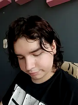 Snapshot of damienbeltmonth chatting on 10/25/25, 07:52 damienbeltmonth online show from 10/25/25, 07:52