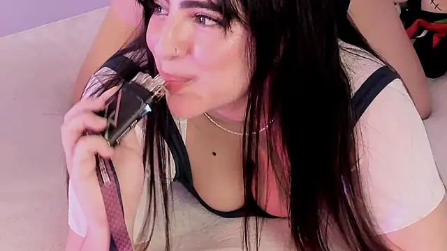 Camila Matinez  online show from 11/10/25, 01:15