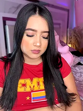 Snapshot of Emiily_Moore1 chatting on 10/15/25, 12:11 Emiily Moore1 online show from 10/15/25, 12:11