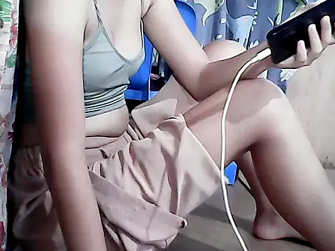 Snapshot of pinay-momm1682 chatting on 04/07/26, 09:21 pinay-momm1682 online show from 04/07/26, 09:21