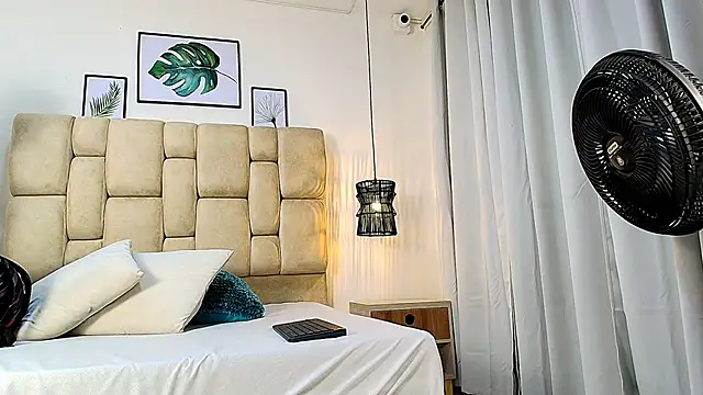 elizawiliamst online show from 10/02/25, 11:50