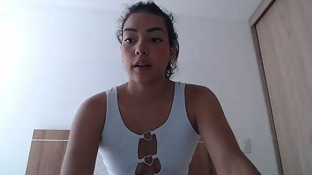Snapshot of WendySuns_ chatting on 10/21/25, 03:57 WendySuns online show from 10/21/25, 03:57