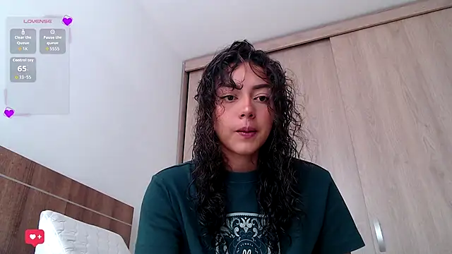 Snapshot of WendySuns_ chatting on 10/22/25, 05:56 WendySuns online show from 10/22/25, 05:56