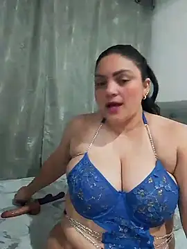 Snapshot of tiffany_Johnson1 chatting on 10/19/25, 01:06 tiffany Johnson1 online show from 10/19/25, 01:06