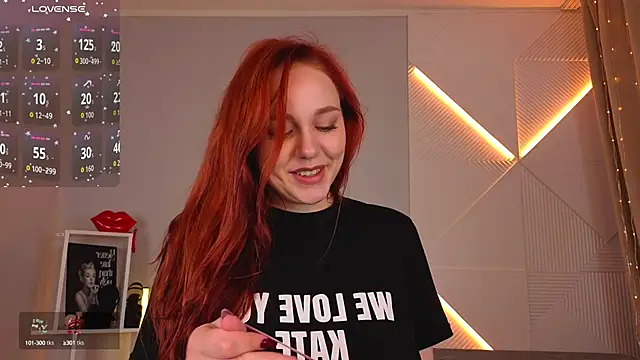 Snapshot of PollyVinice chatting on 10/13/25, 12:38 PollyVinice online show from 10/13/25, 12:38