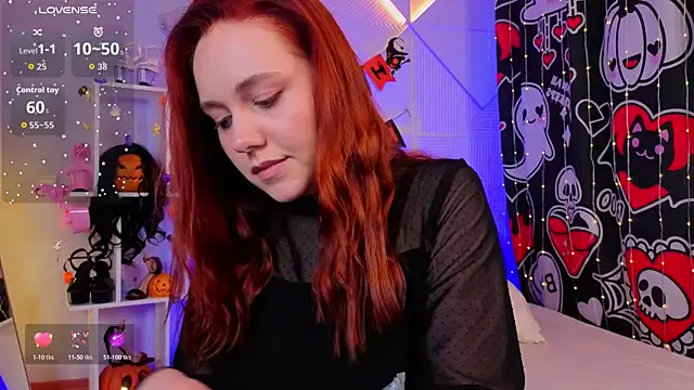 Snapshot of PollyVinice chatting on 10/29/25, 12:29 PollyVinice online show from 10/29/25, 12:29