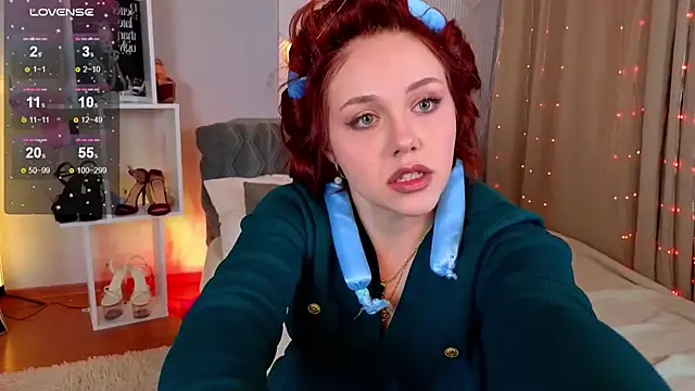 Snapshot of PollyVinice chatting on 11/13/25, 04:00 PollyVinice online show from 11/13/25, 04:00