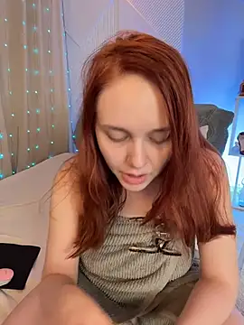 Snapshot of PollyVinice chatting on 11/16/25, 11:49 PollyVinice online show from 11/16/25, 11:49