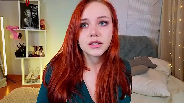 Snapshot of PollyVinice chatting on 11/29/25, 12:19 PollyVinice online show from 11/29/25, 12:19