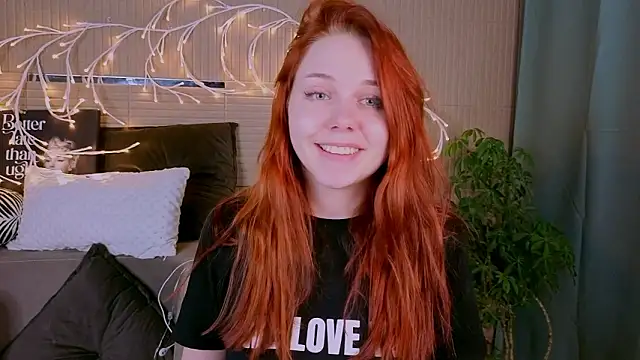 Snapshot of PollyVinice chatting on 02/11/26, 02:00 PollyVinice online show from 02/11/26, 02:00