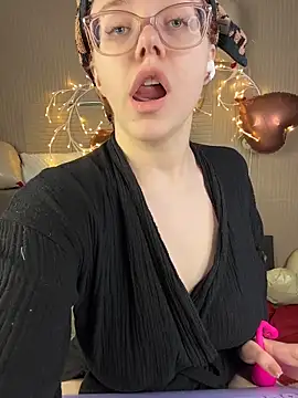 Snapshot of PollyVinice chatting on 02/18/26, 12:45 PollyVinice online show from 02/18/26, 12:45