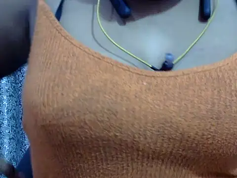 Snapshot of Rooshami_hot01 chatting on 09/21/25, 11:39 Rooshami hot01 online show from 09/21/25, 11:39