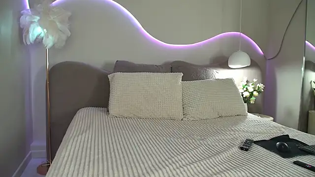 NicolSpace online show from 04/13/26, 03:34