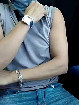 chocolate alone online show from 10/31/25, 05:19