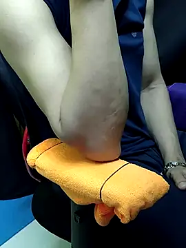 chocolate alone online show from 11/01/25, 05:48