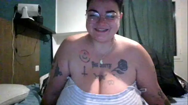Snapshot of PirateXL chatting on 05/13/26, 12:30 PirateXL online show from 05/13/26, 12:30