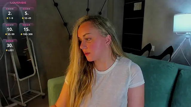 Snapshot of Sky_Kuper chatting on 07/18/26, 12:59 Sky Kuper online show from 07/18/26, 12:59