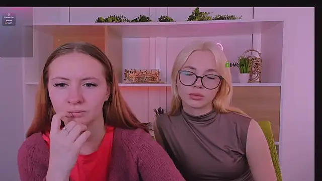 Snapshot of mila_glow1 chatting on 10/16/25, 09:10 mila glow1 online show from 10/16/25, 09:10