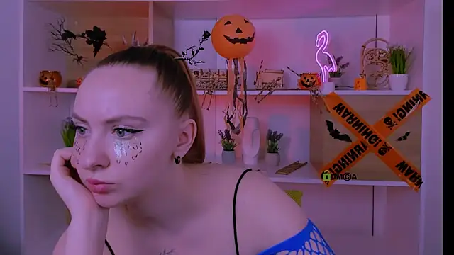 Snapshot of mila_glow1 chatting on 11/02/25, 09:22 mila glow1 online show from 11/02/25, 09:22