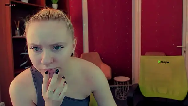 Snapshot of mila_glow1 chatting on 02/03/26, 12:32 mila glow1 online show from 02/03/26, 12:32