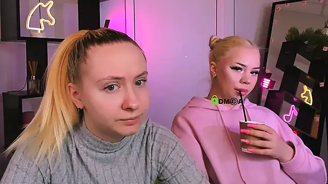 Snapshot of mila_glow1 chatting on 03/03/26, 12:44 mila glow1 online show from 03/03/26, 12:44