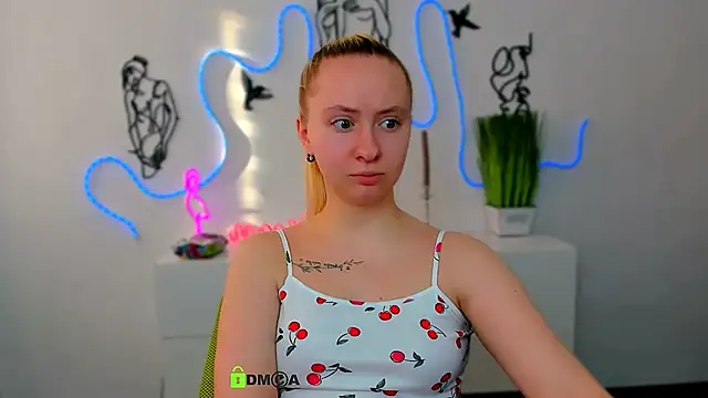 Snapshot of mila_glow1 chatting on 03/05/26, 06:31 mila glow1 online show from 03/05/26, 06:31