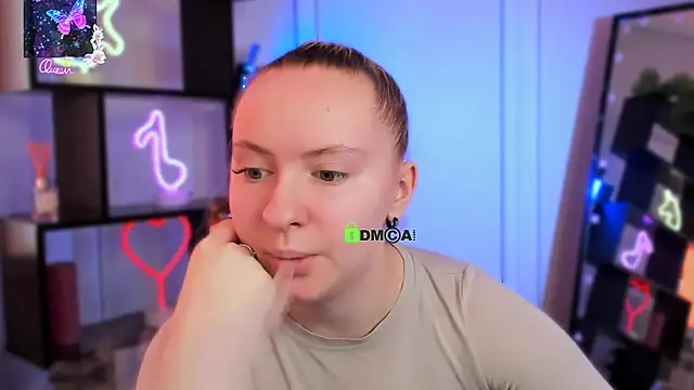 Snapshot of mila_glow1 chatting on 03/06/26, 06:21 mila glow1 online show from 03/06/26, 06:21