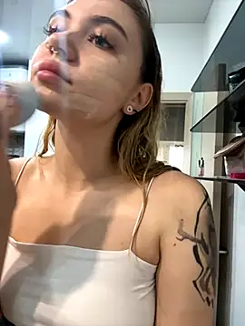 LunaMillie online show from 10/27/25, 09:02