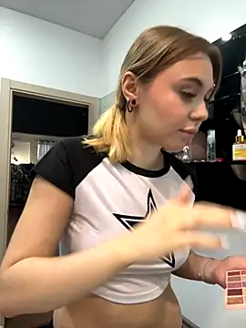 LunaMillie online show from 11/10/25, 09:19