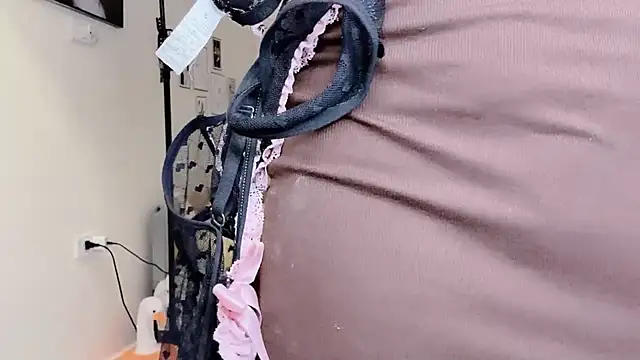 MaiLiiil online show from 12/18/25, 03:29