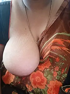 Snapshot of Geetha227 chatting on 06/14/26, 01:36 Geetha227 online show from 06/14/26, 01:36