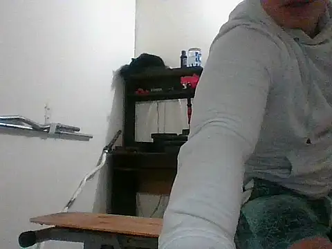 Snapshot of mickseb89 chatting on 09/30/25, 10:26 mickseb89 online show from 09/30/25, 10:26