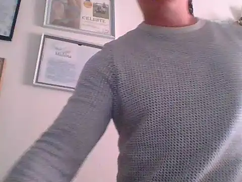 Snapshot of mickseb89 chatting on 03/05/26, 04:58 mickseb89 online show from 03/05/26, 04:58