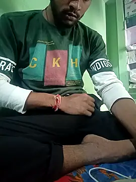 Snapshot of uniquesexyboy5689 chatting on 10/25/25, 05:48 uniquesexyboy5689 online show from 10/25/25, 05:48