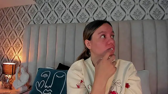 Sky Junne online show from 03/30/26, 05:25