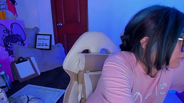 Snapshot of sophiievv chatting on 02/18/26, 06:48 sophiievv online show from 02/18/26, 06:48